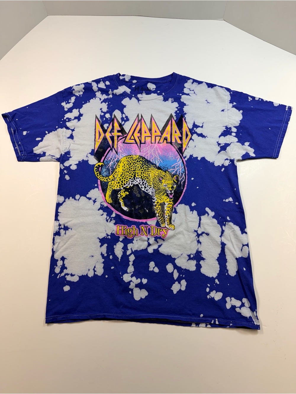 Def Leppard Tie-Dye Leopard Graphic Tee - Blue & White size Small